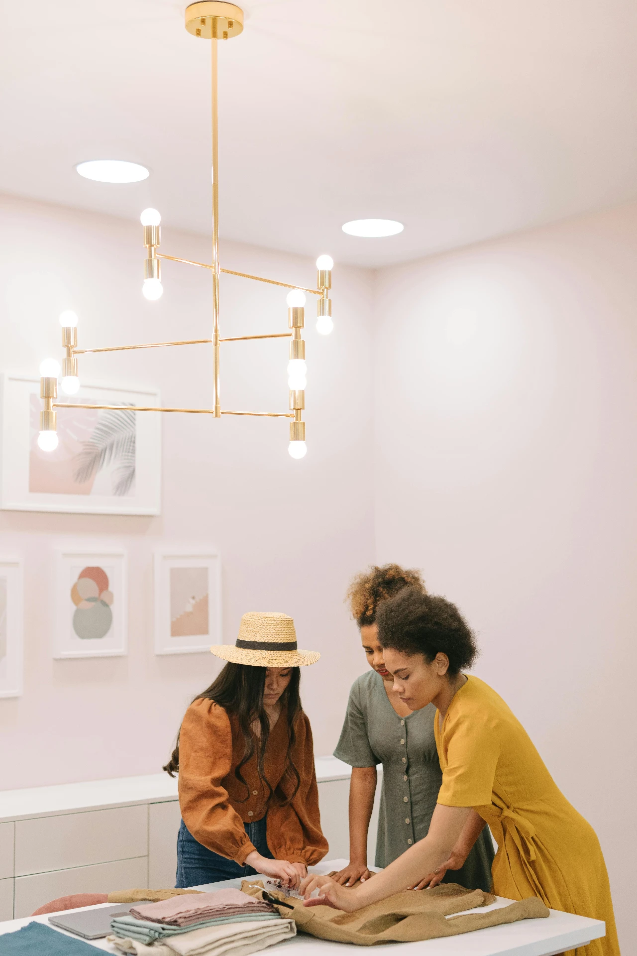 Sales management for SMEs and freelancers with digital invoicing Customers reviewing clothes in a store managed with digital invoicing